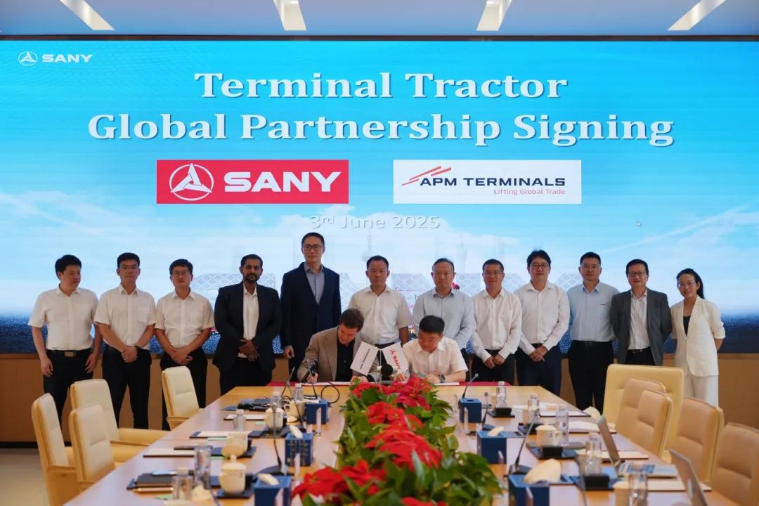 APMT 500台集卡签约1.jpg