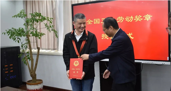 江苏双环精密成型技术专家朱玉庭获全国五一劳动奖章
